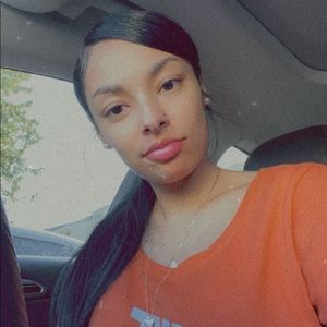 Meet your Posher, Dakesha